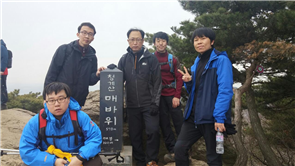그림입니다.
원본 그림의 이름: 등산동호회_산행사진03.jpg
원본 그림의 크기: 가로 1280pixel, 세로 720pixel
사진 찍은 날짜: 2015년 02월 28일 오후 12:04
