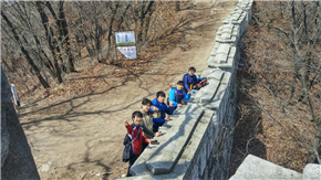 그림입니다.
원본 그림의 이름: 등산동호회_산행사진05.jpg
원본 그림의 크기: 가로 1280pixel, 세로 720pixel
사진 찍은 날짜: 2015년 03월 28일 오후 12:45