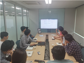 그림입니다.
원본 그림의 이름: 20150427_112651_hdr.jpg
원본 그림의 크기: 가로 4160pixel, 세로 3120pixel
