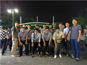 그림입니다.
원본 그림의 이름: IMG_20160602_211240.jpg
원본 그림의 크기: 가로 4032pixel, 세로 3024pixel
사진 찍은 날짜: 2016년 06월 02일 오후 9:12
카메라 제조 업체 : LGE
카메라 모델 : Nexus 5X
프로그램 이름 : bullhead-user 6.0.1 MTC19T 2741993 release-keys
F-스톱 : 2.0
노출 시간 : 1/20초
IOS 감도 : 1343
색 대표 :