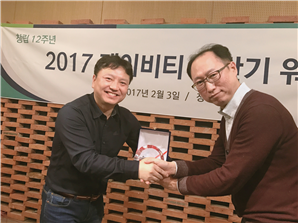 그림입니다.
원본 그림의 이름: KakaoTalk_20170227_113228404 - 복사본.jpg
원본 그림의 크기: 가로 3264pixel, 세로 2444pixel
사진 찍은 날짜: 2017년 02월 03일 오후 9:18