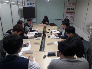 그림입니다.
원본 그림의 이름: 20180315_184011.jpg
원본 그림의 크기: 가로 4128pixel, 세로 3096pixel
사진 찍은 날짜: 2018년 03월 15일 오후 6:40